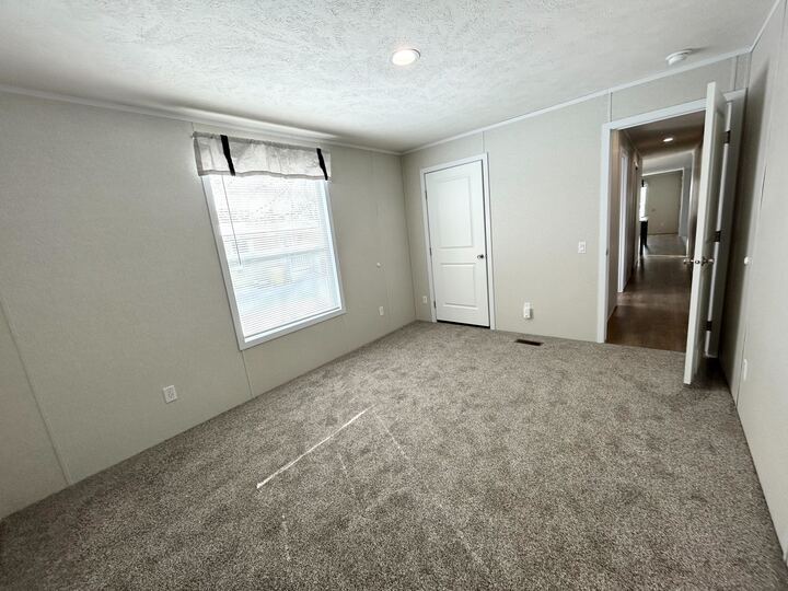 Building Photo - 29909 Flushing Dr