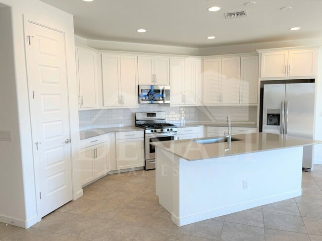 Building Photo - 4622 N 192nd Ln