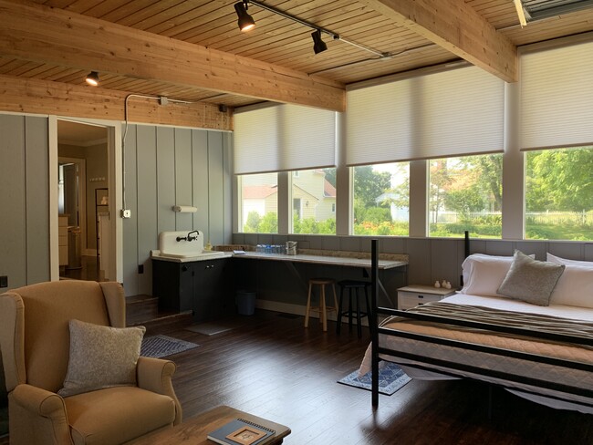 Wet Bar in Great Room - 6280 Peninsula Dr