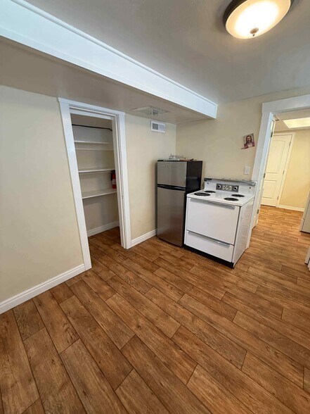 Building Photo - 213 S 100 W