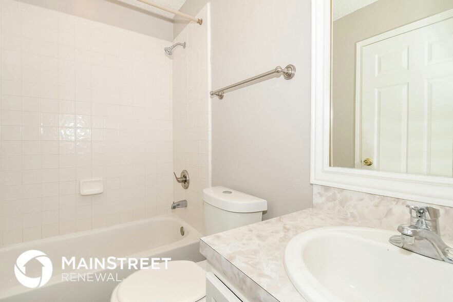 Building Photo - 7405 International Village Dr