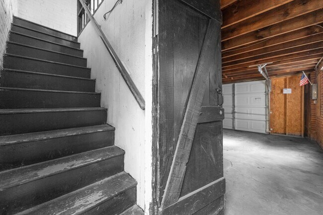 Building Photo - 378 N Evans St