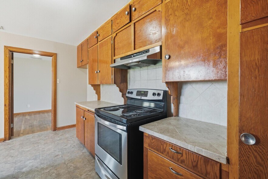 Building Photo - 134 Meander St