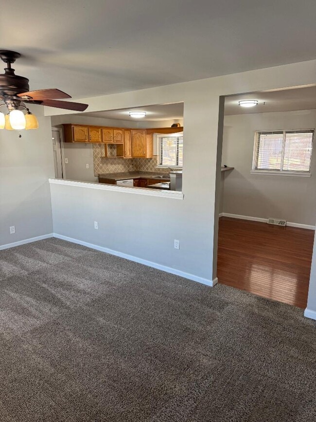 Building Photo - 709 Plaza Dr