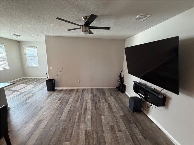 Building Photo - 225 Baum Dr