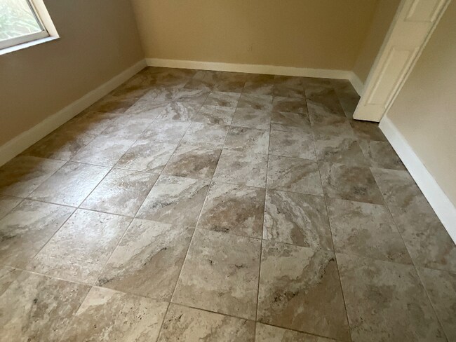 Building Photo - 10924 124th Ave N