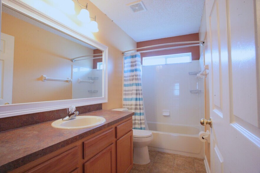 Building Photo - 8452 Stelling Dr S