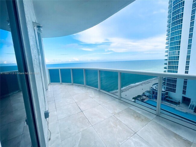 Building Photo - 16001 Collins Ave