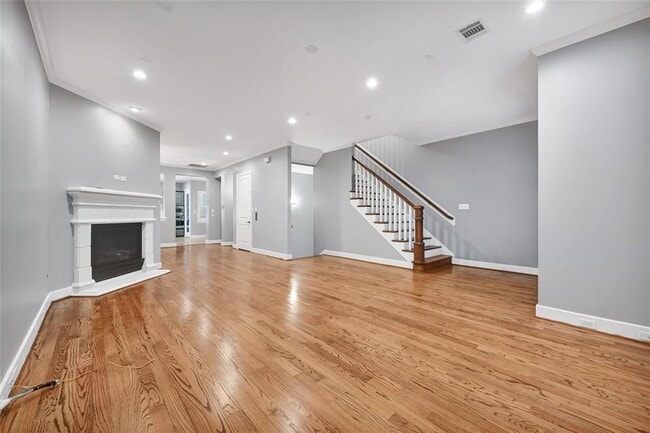 Building Photo - 210 Breezy Way