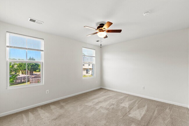 Building Photo - 46310 Creeping Primrose Ln