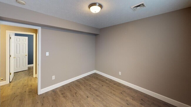 Building Photo - $995 PER BEDROOM! 3BR/2BA Condo Near UTK, ...