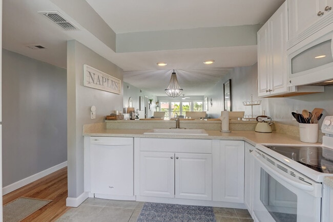 Building Photo - 154 Palm Dr