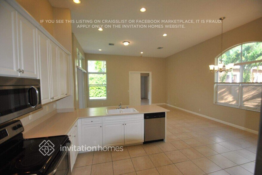 Building Photo - 6880 Houlton Cir