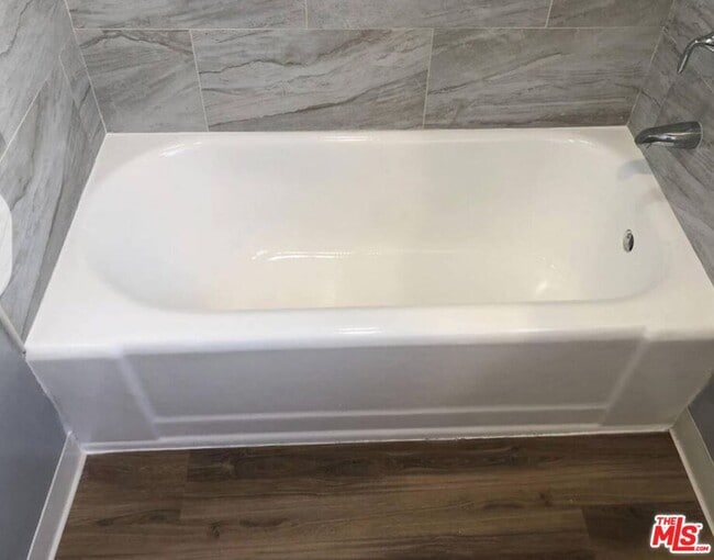 Building Photo - 1229 W 36th Pl