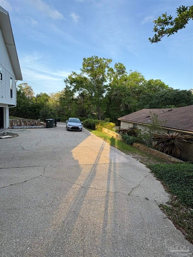 Building Photo - 8755 Thunderbird Dr