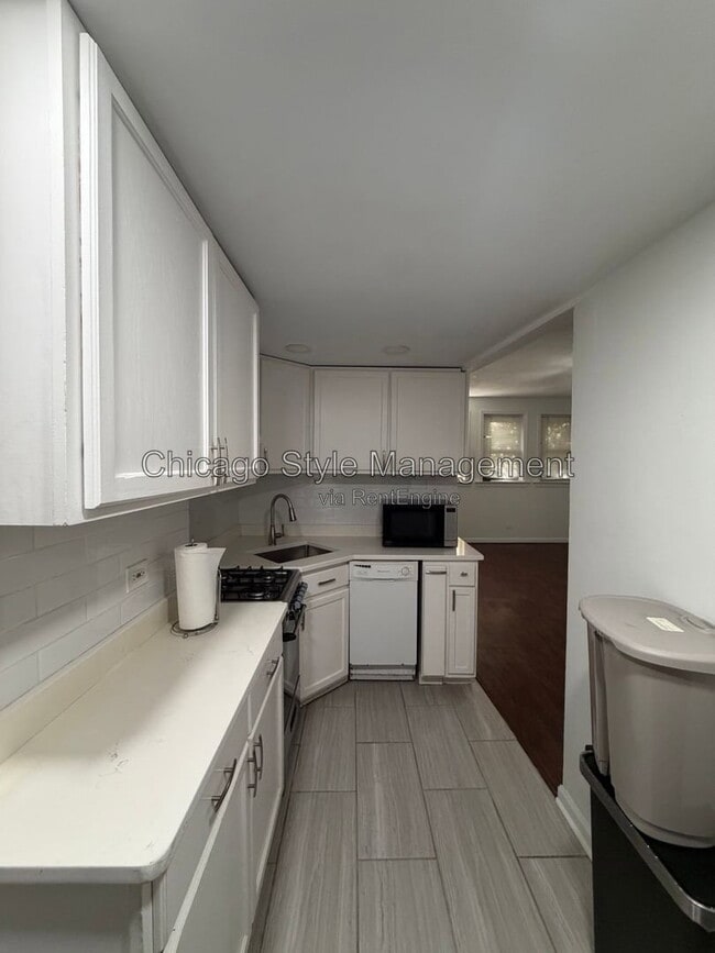 Building Photo - 5143 S Kenwood Ave