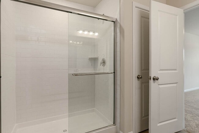 Building Photo - Cozy Townhome with 2 car garage!