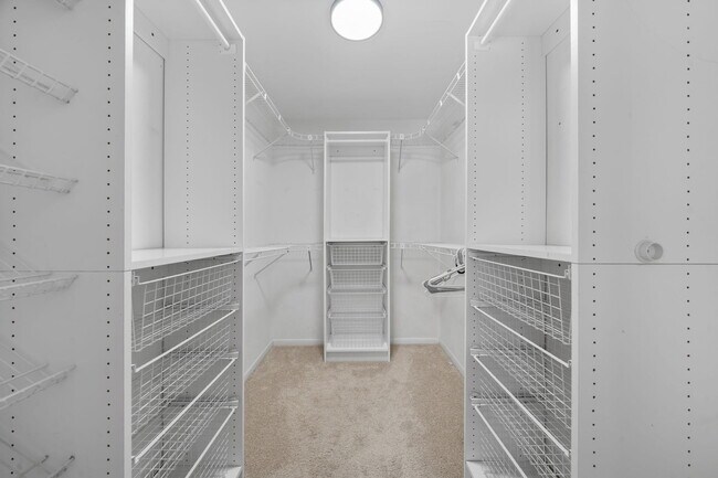 Building Photo - 1527 S Club Dr