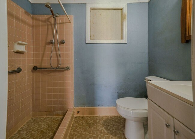 Building Photo - 134 Westover Dr