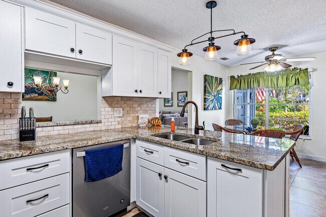 Building Photo - 1528 Ocean Dunes Cir