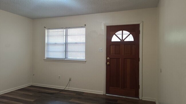 Building Photo - 7211 Rustic Cir