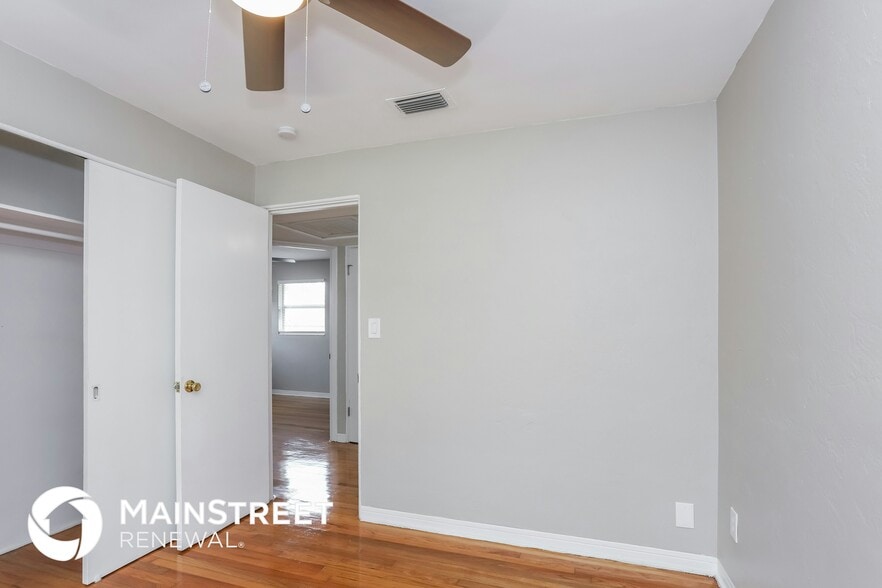 Building Photo - 8054 34th Ave N