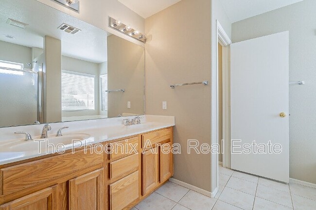 Building Photo - 251 W Windsor Dr