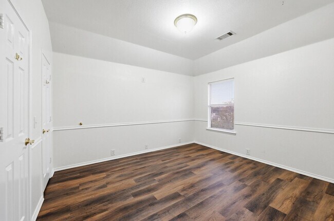 Building Photo - Beautiful home in Hurst-Euless-Bedford ISD