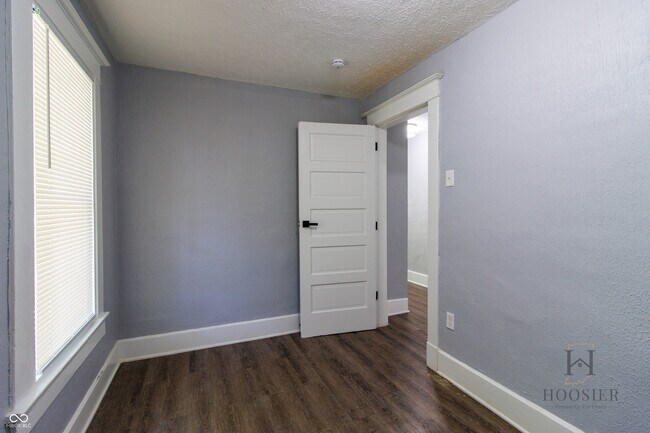 Building Photo - 616 N Temple Ave