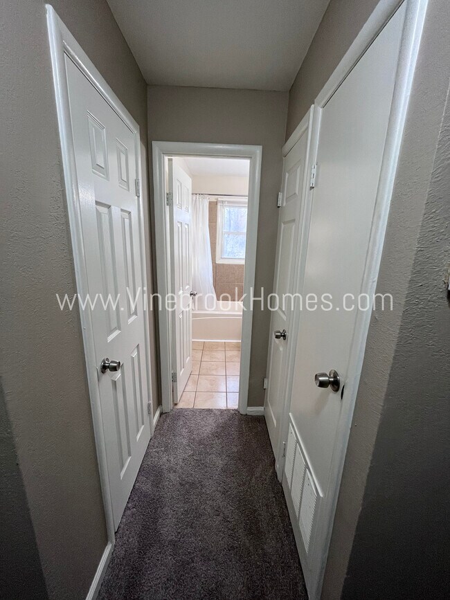 Building Photo - 8211 Ruskin Way