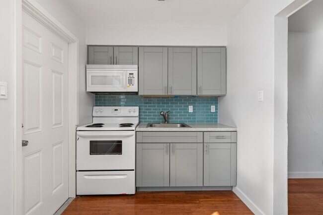Building Photo - 306-308 Elm Ave