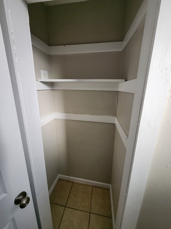 Building Photo - Spacious 3-Bedroom, 2-Bathroom Home AVAILABLE NOW!!