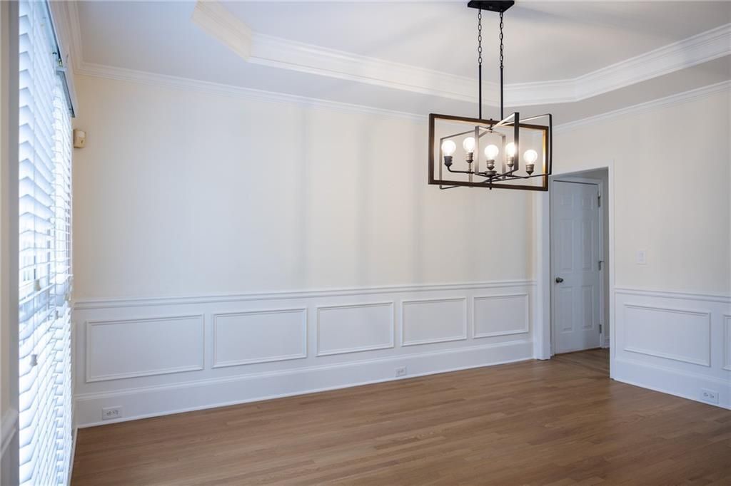 Building Photo - 1800 Riverglen Dr NW