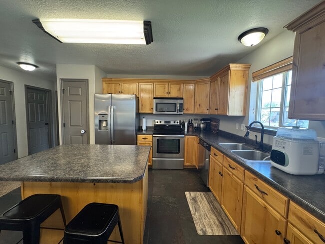 Building Photo - 3261 S 1500 W