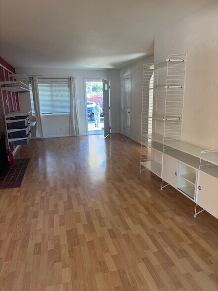 Building Photo - 839 S Knickerbocker Dr