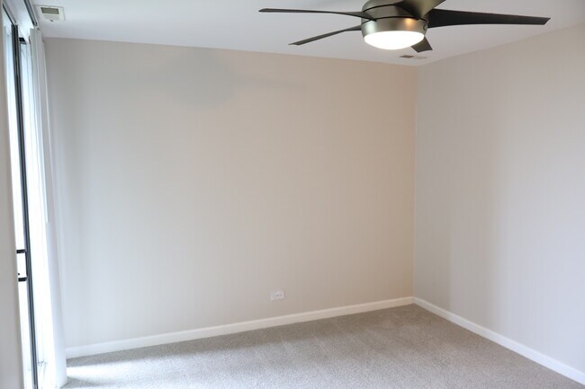 Building Photo - 6000 Oakwood Dr
