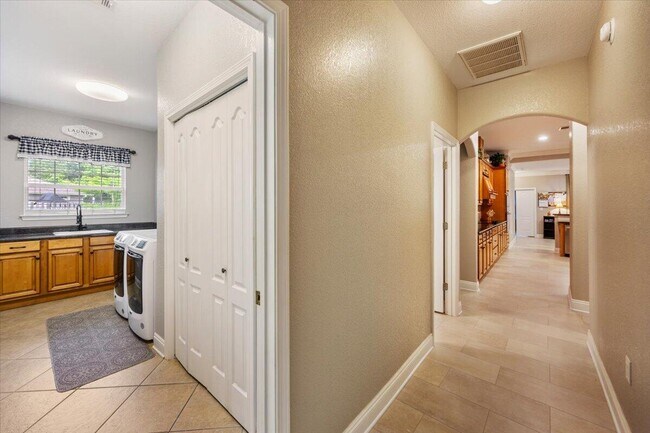 Building Photo - 3269 McMillan Creek Dr