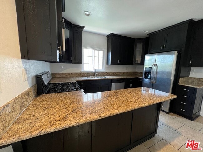 Building Photo - 1282 S Highland Ave