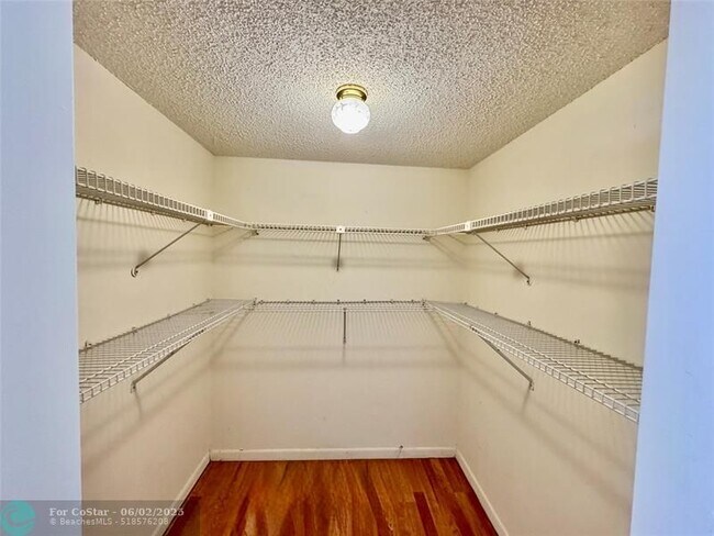 Building Photo - 1810 N Lauderdale Ave