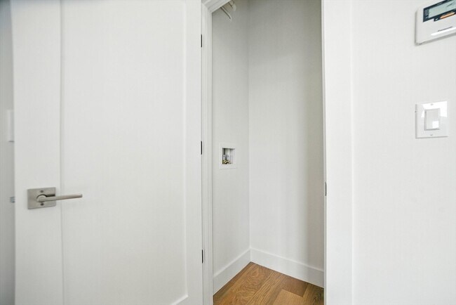 Building Photo - 38 Hichborn St