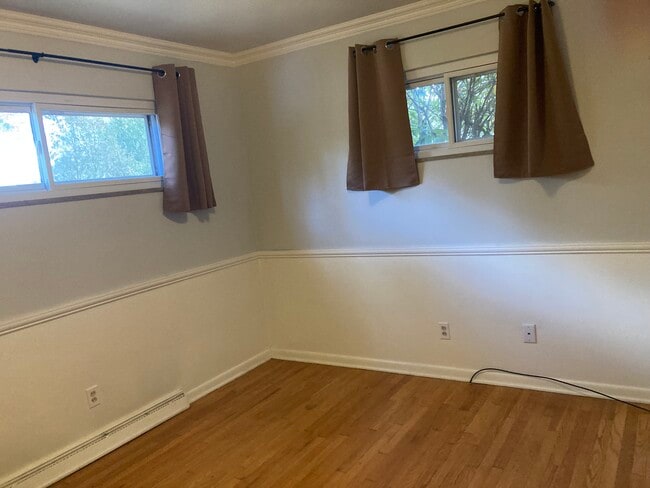 another bedroom with lots of natural light - 3065 Shelley Lynn Dr