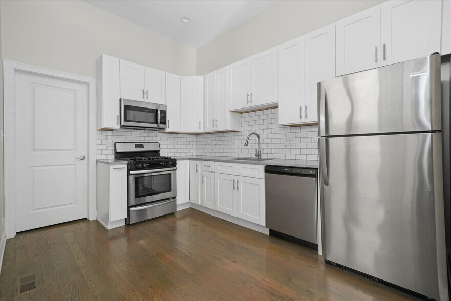 Building Photo - 1946 S Racine Ave