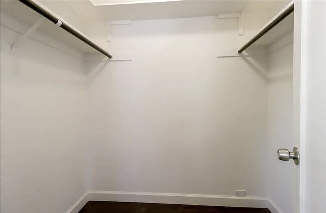 Building Photo - Rarest of the rare: exceptional privacy wi...