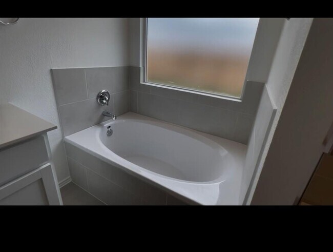 Building Photo - 152 Zircon Ln