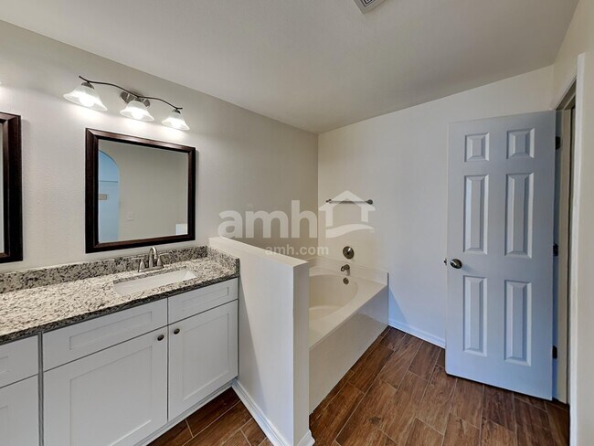 Building Photo - 12904 Brookcrest Pl