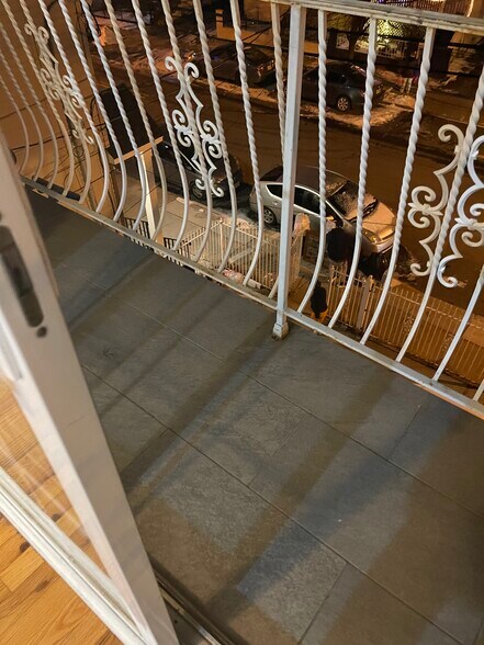 Building Photo - 613 S Park St