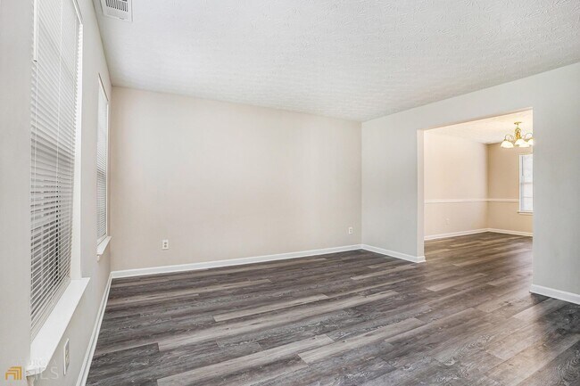 Building Photo - 1730 Bennett Dr