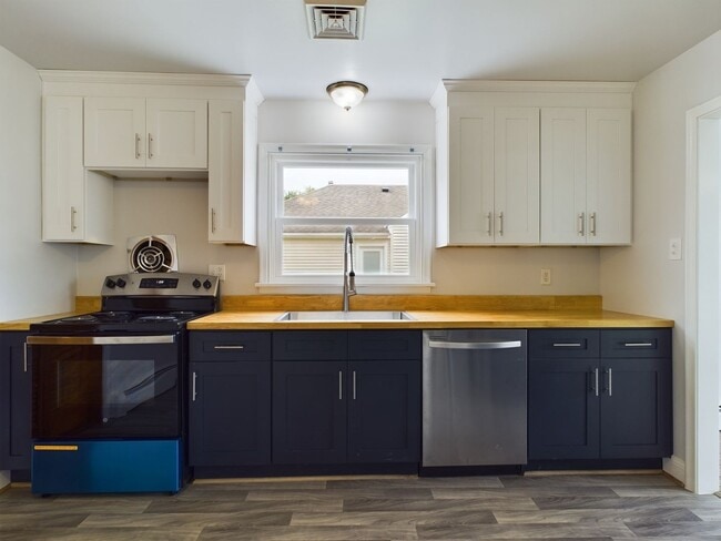 Building Photo - 3005 Putney Rd