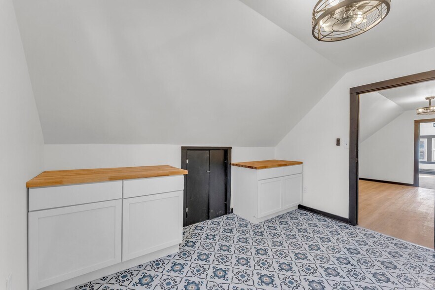 Building Photo - 246 E 156th St