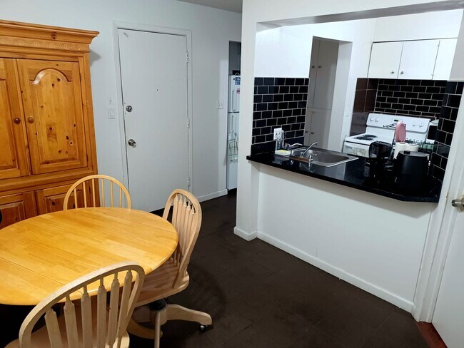 Building Photo - Large Private Girl  Room Downtown ASAP - Balcony, Storage and more